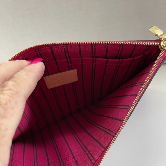 Louis Vuitton Monogram Canvas Neverfull Pouch Red Interior  (116630-1) - Picture 6 of 9